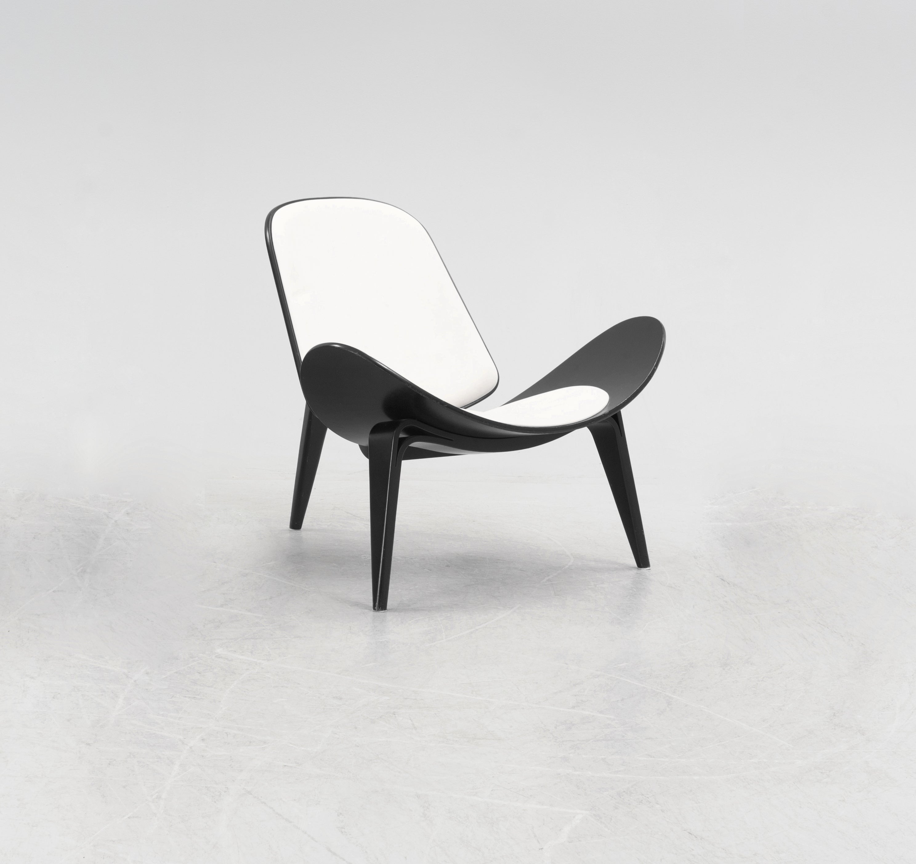 Hans J. Wegner CH07 Shell Chairs for Carl Hansen & Søn, Denmark, Pair