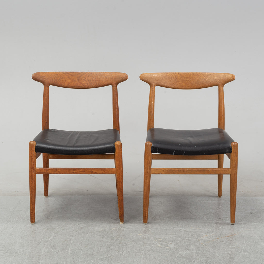 Hans J. Wegner W2 Dining Chairs and AT-312 Extension Table for C.M. Madsen & Andreas Tuck