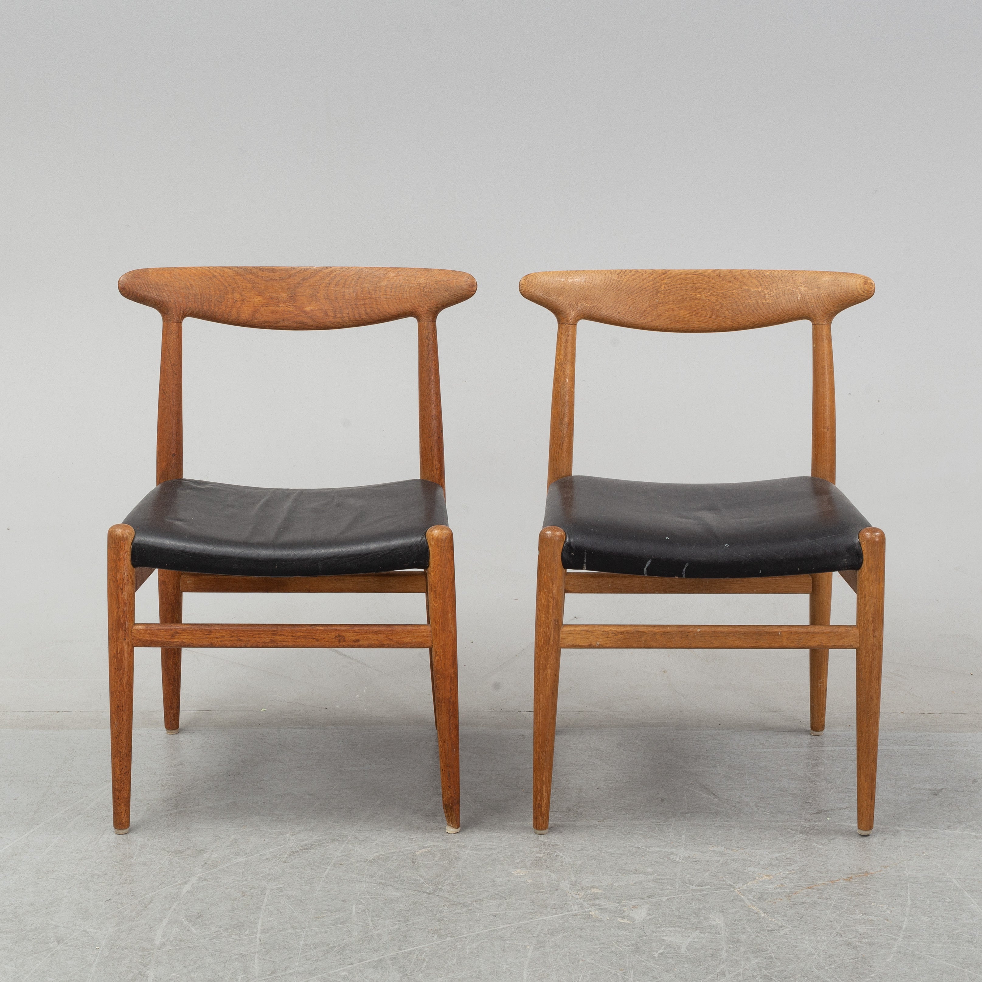 Hans J. Wegner W2 Dining Chairs and AT-312 Extension Table for C.M. Madsen & Andreas Tuck
