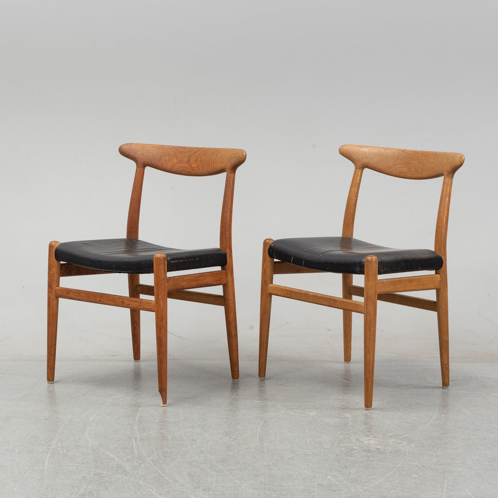 Hans J. Wegner W2 Dining Chairs and AT-312 Extension Table for C.M. Madsen & Andreas Tuck