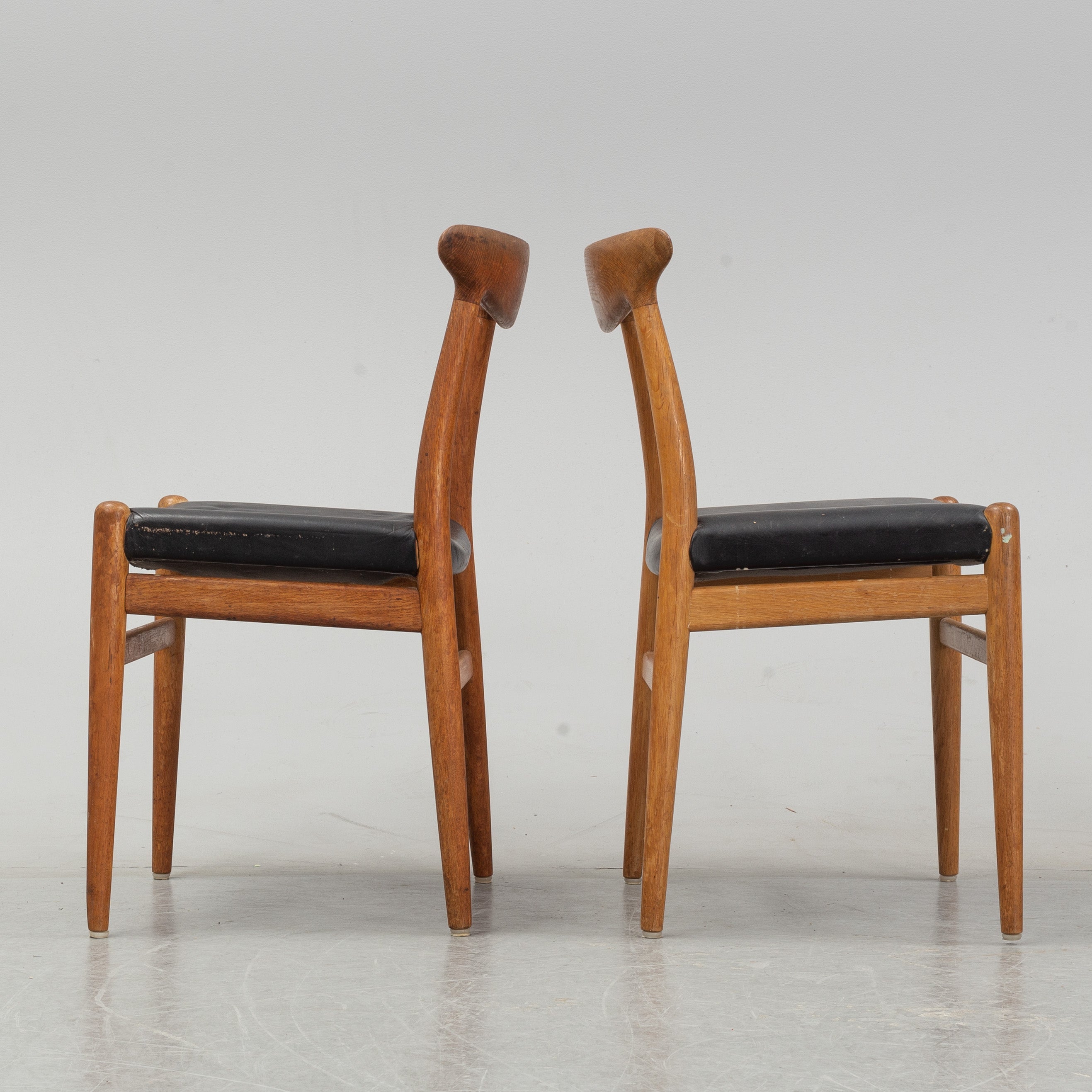 Hans J. Wegner W2 Dining Chairs and AT-312 Extension Table for C.M. Madsen & Andreas Tuck