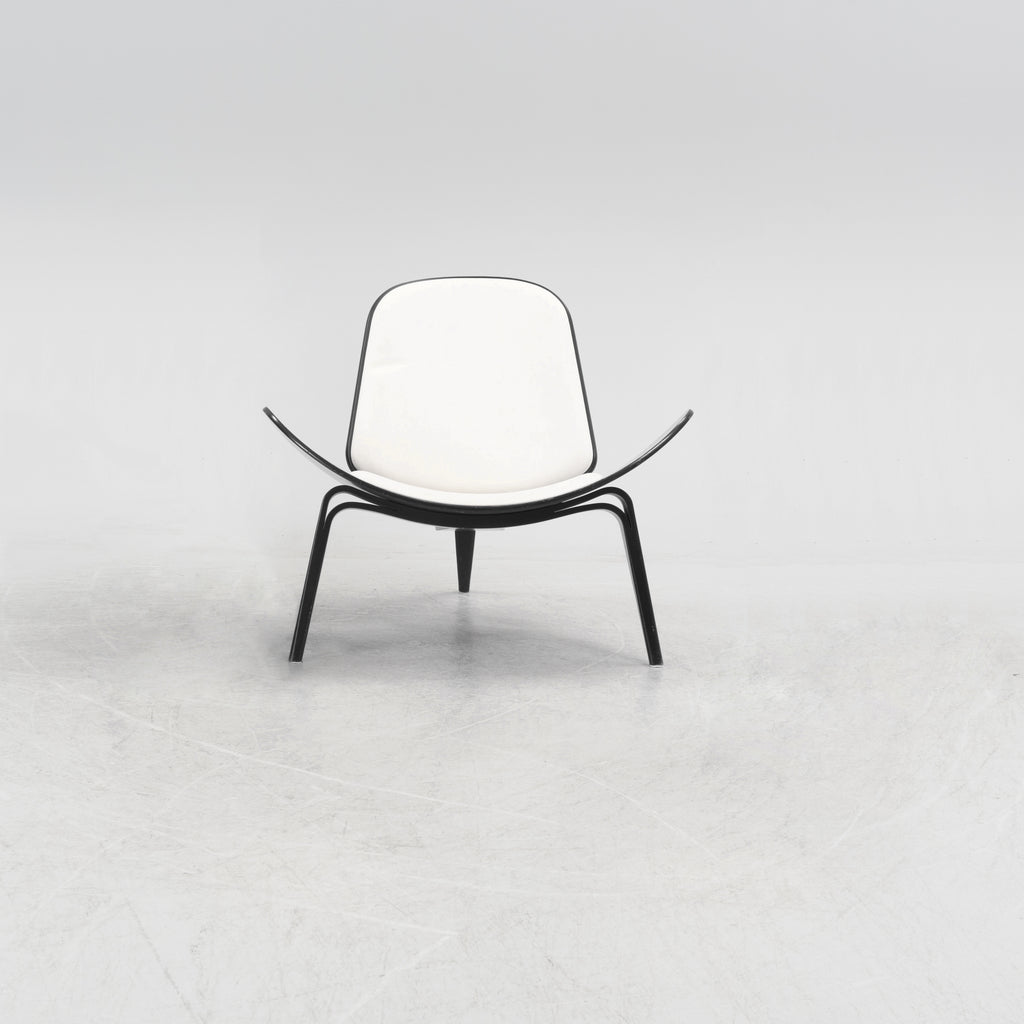 Hans J. Wegner CH07 Shell Chairs for Carl Hansen & Søn, Denmark, Pair