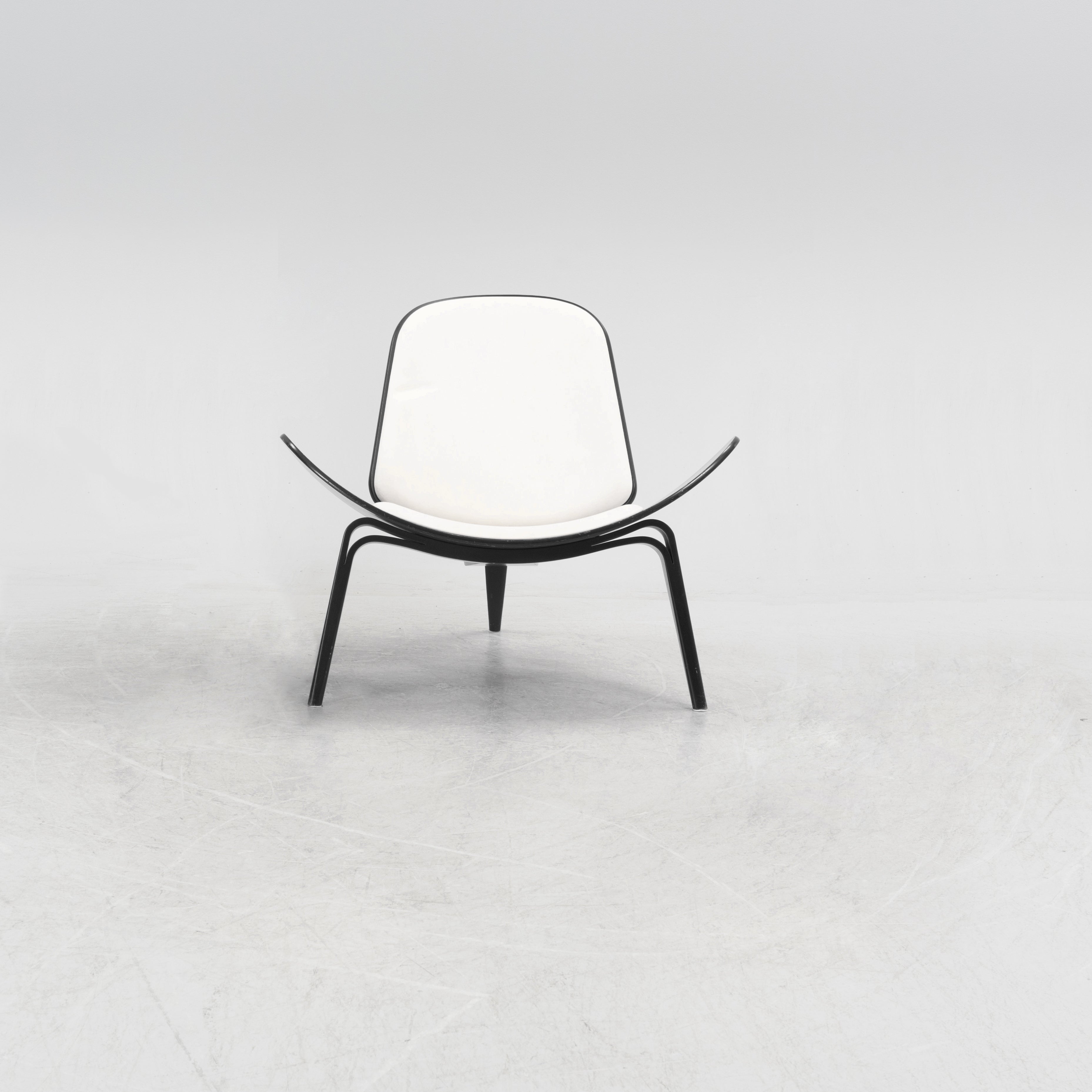 Hans J. Wegner CH07 Shell Chairs for Carl Hansen & Søn, Denmark, Pair
