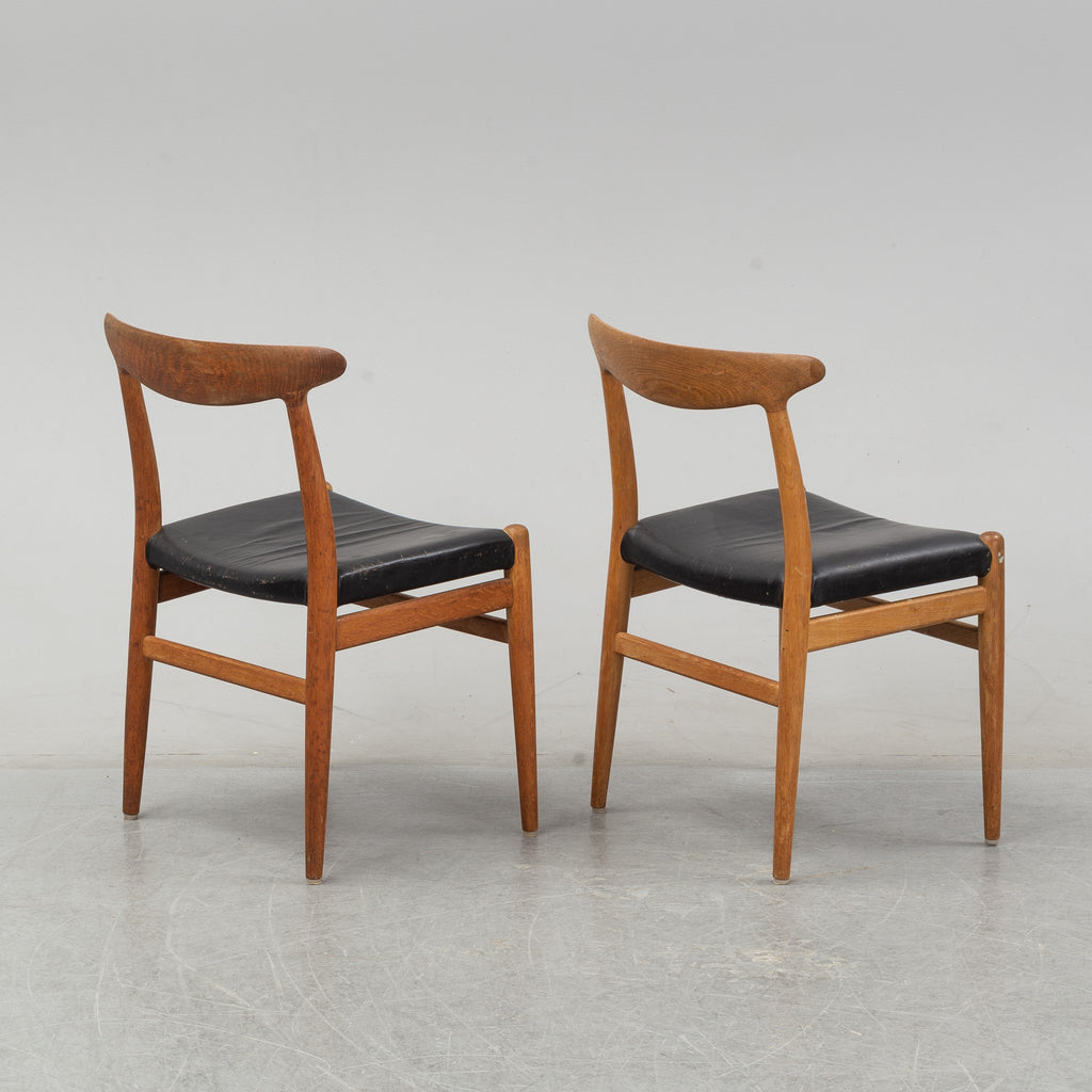Hans J. Wegner W2 Dining Chairs and AT-312 Extension Table for C.M. Madsen & Andreas Tuck