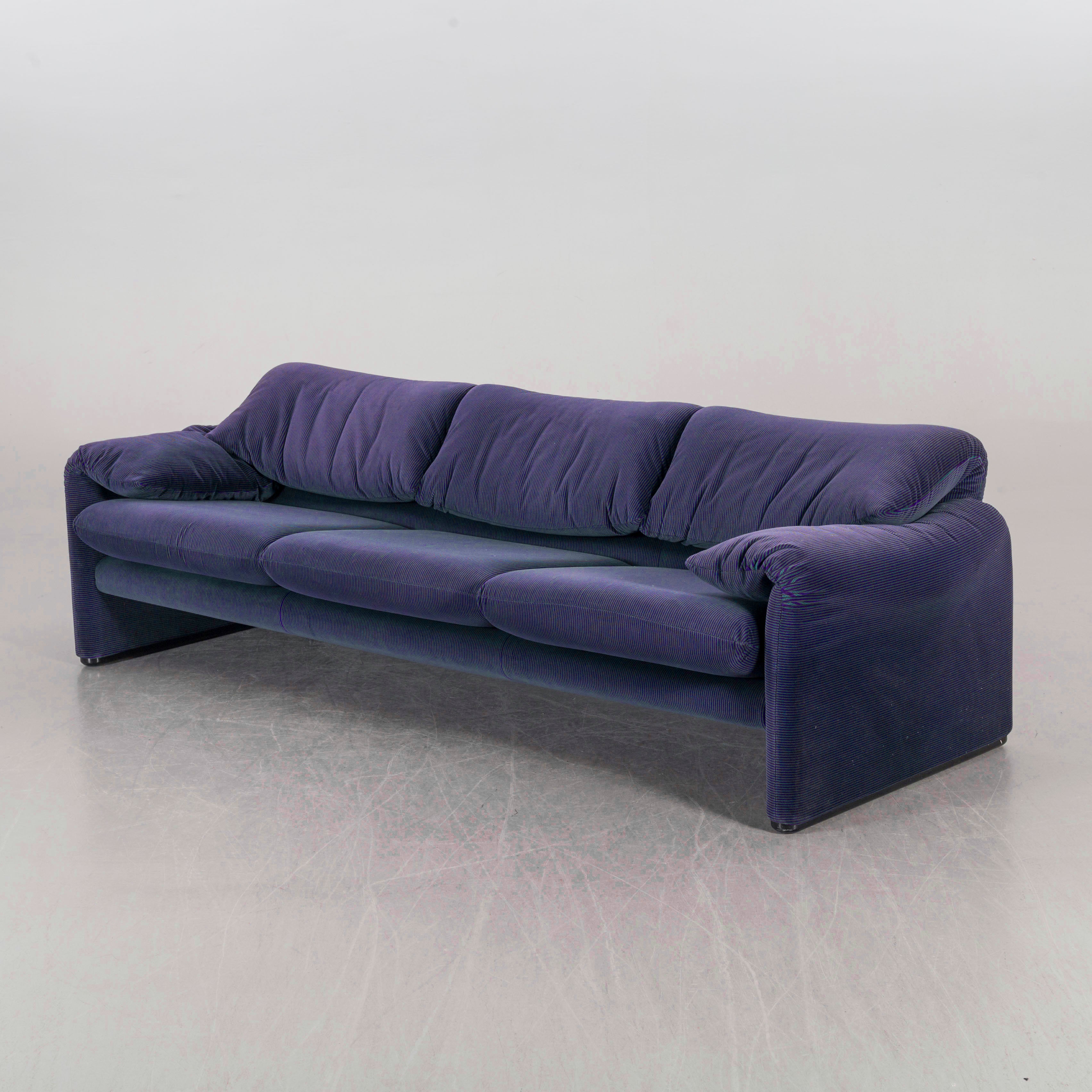 Maralunga Sofa by Vico Magistretti for Cassina