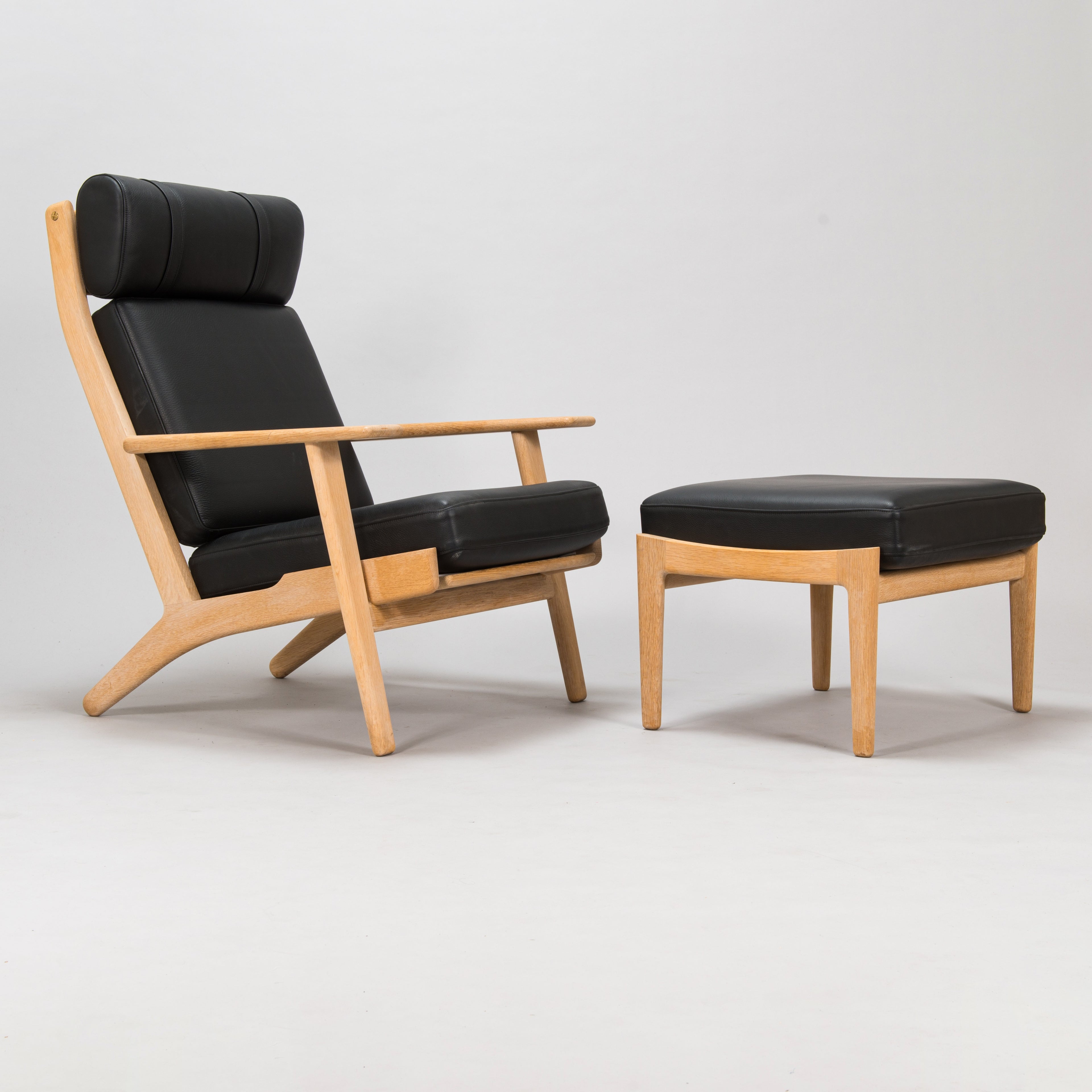 Hans J. Wegner GE-290A Lounge Chair and Ottoman for Getama in Black Leather