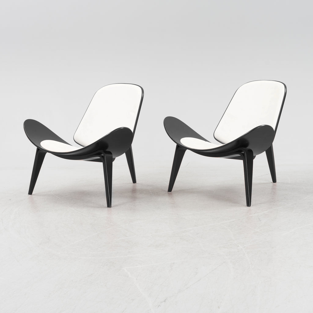 Hans J. Wegner CH07 Shell Chairs for Carl Hansen & Søn, Denmark, Pair