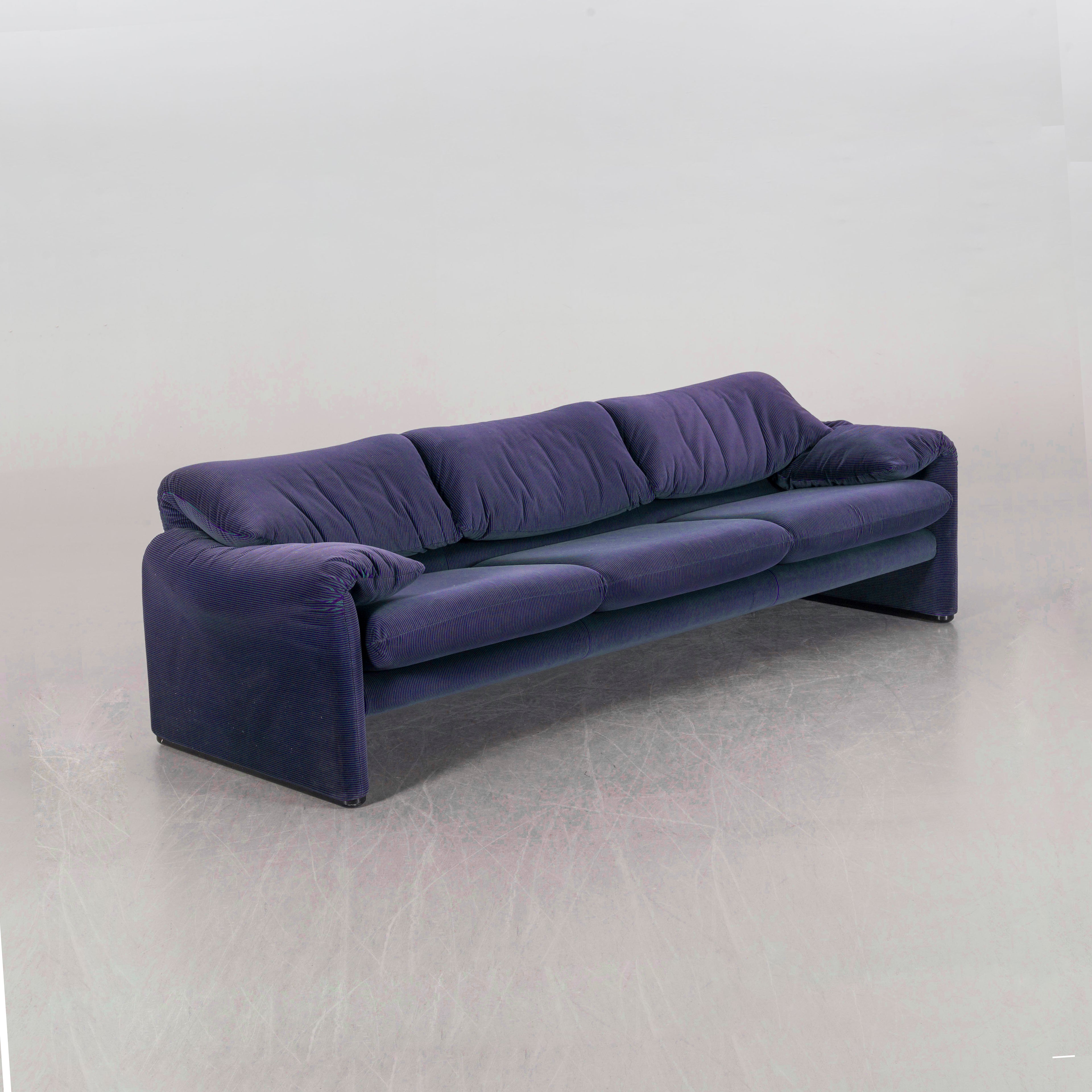 Maralunga Sofa by Vico Magistretti for Cassina