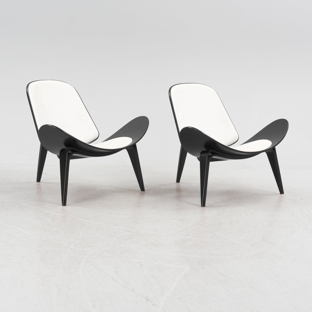 Hans J. Wegner CH07 Shell Chairs for Carl Hansen & Søn, Denmark, Pair