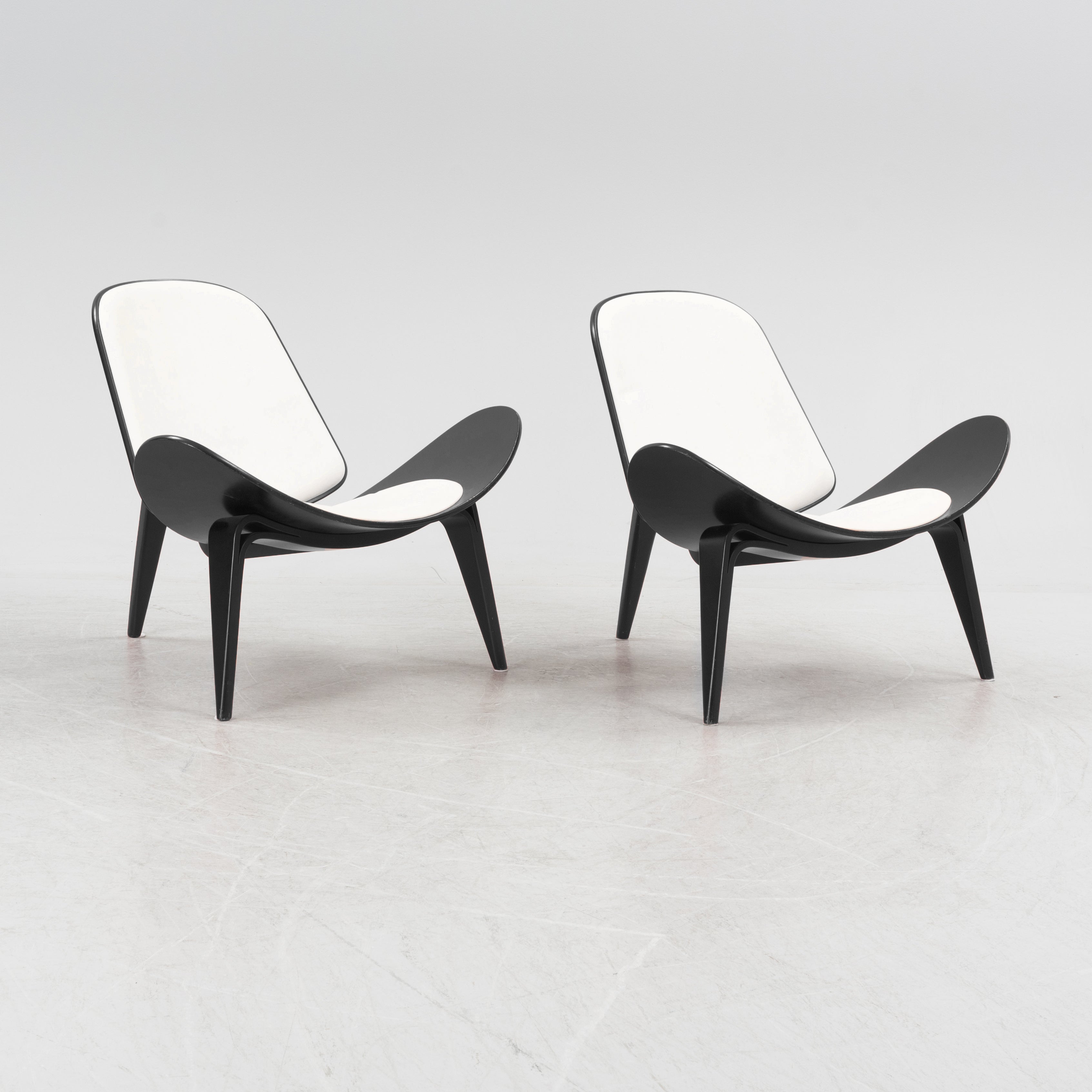 Hans J. Wegner CH07 Shell Chairs for Carl Hansen & Søn, Denmark, Pair