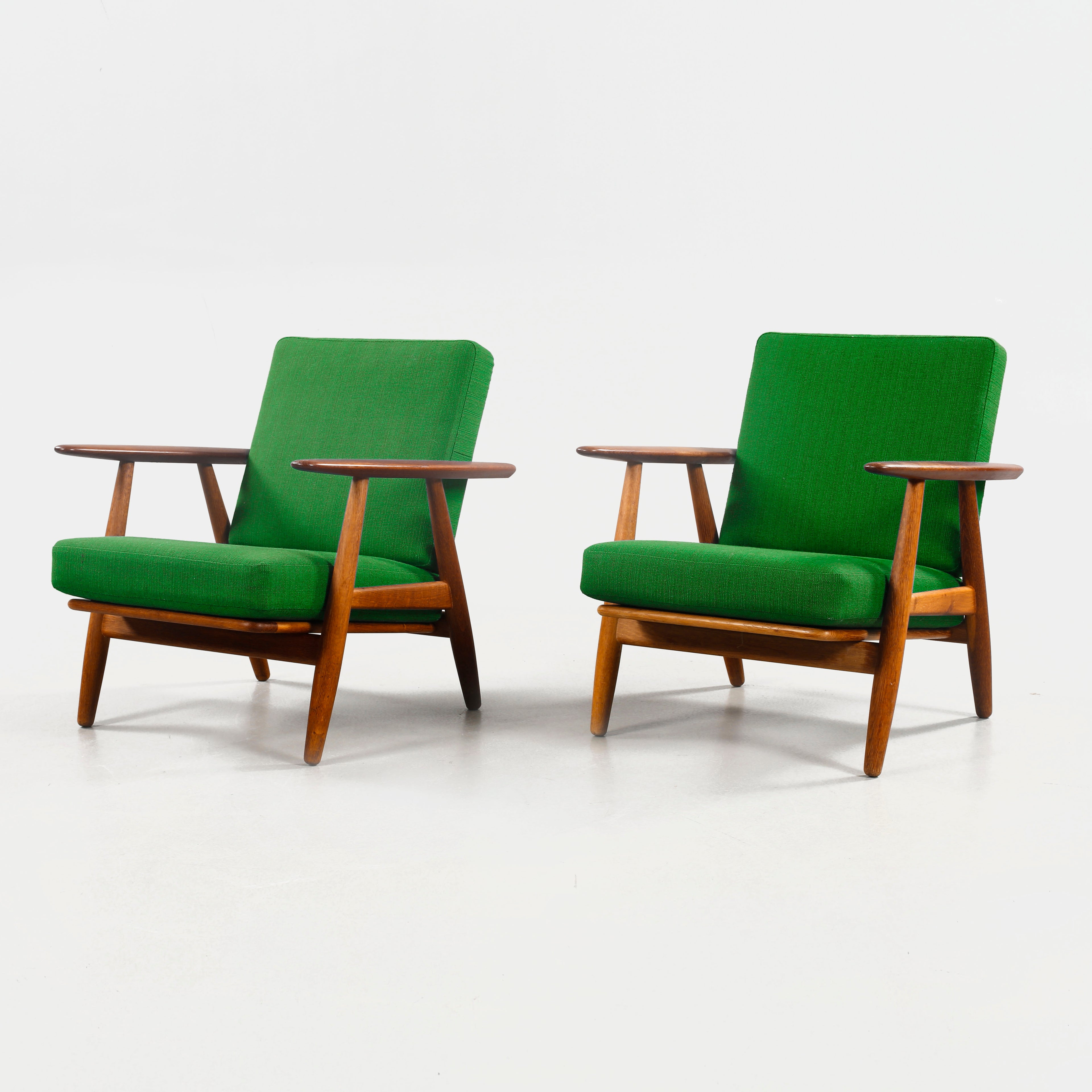 Hans J. Wegner GE-240 "Cigarren" Lounge Chairs for Getama, Pair