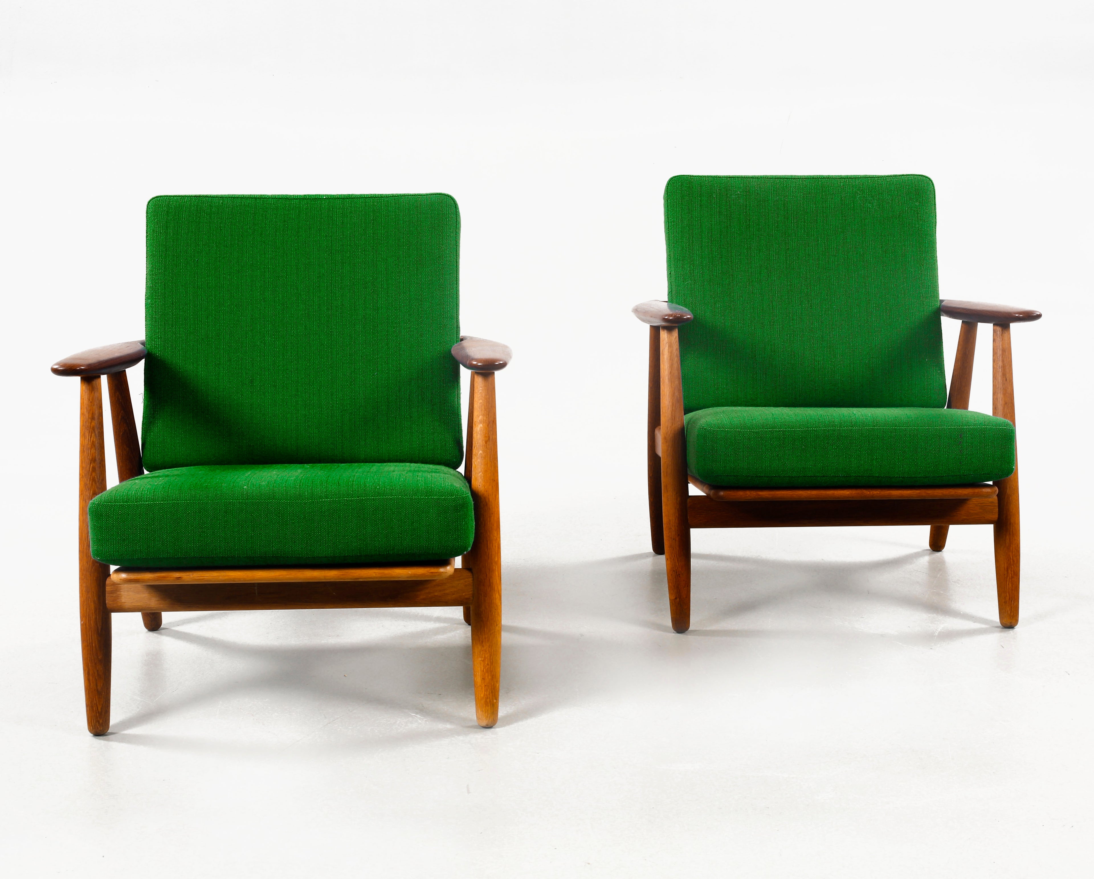 Hans J. Wegner GE-240 "Cigarren" Lounge Chairs for Getama, Pair