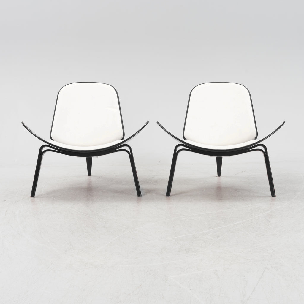 Hans J. Wegner CH07 Shell Chairs for Carl Hansen & Søn, Denmark, Pair