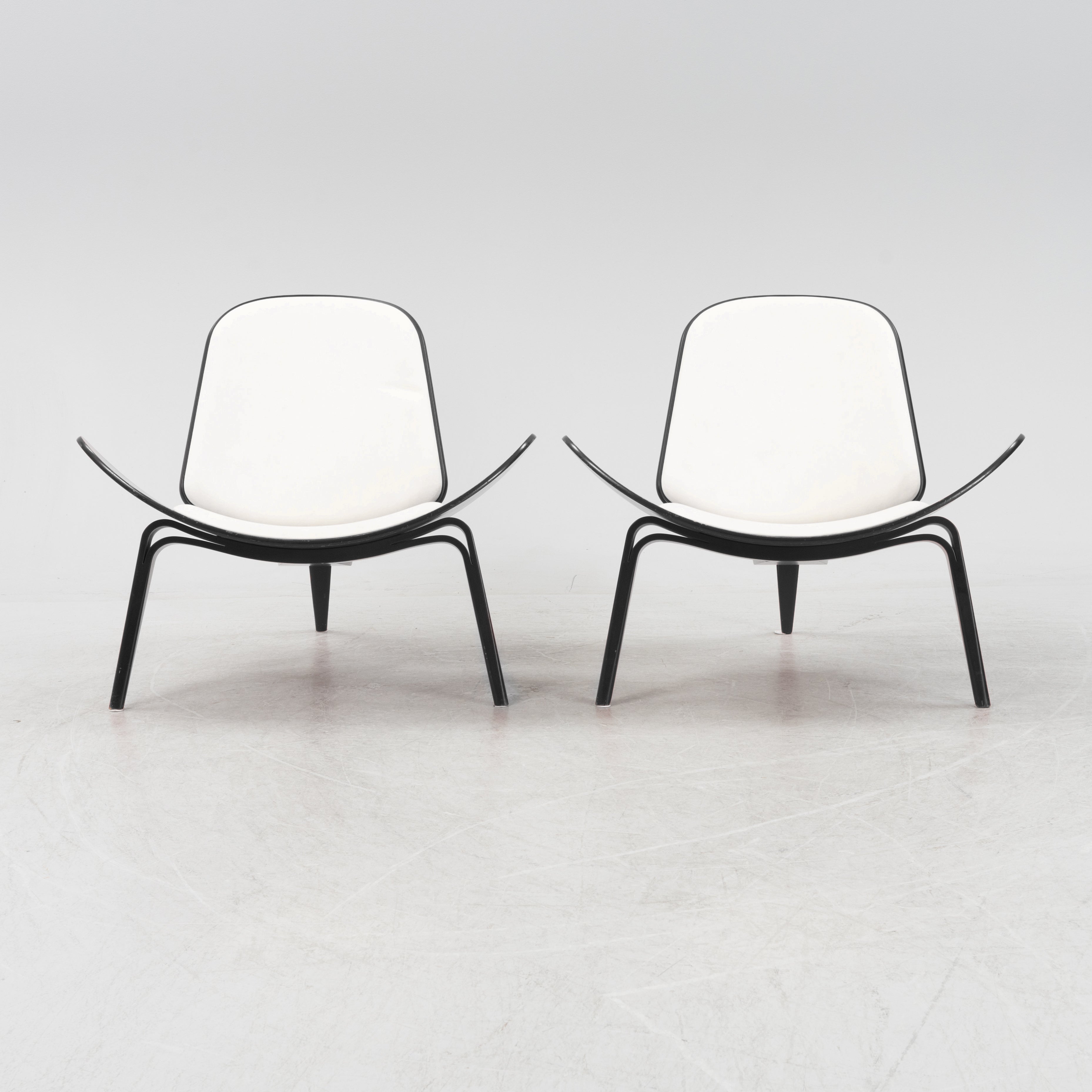Hans J. Wegner CH07 Shell Chairs for Carl Hansen & Søn, Denmark, Pair
