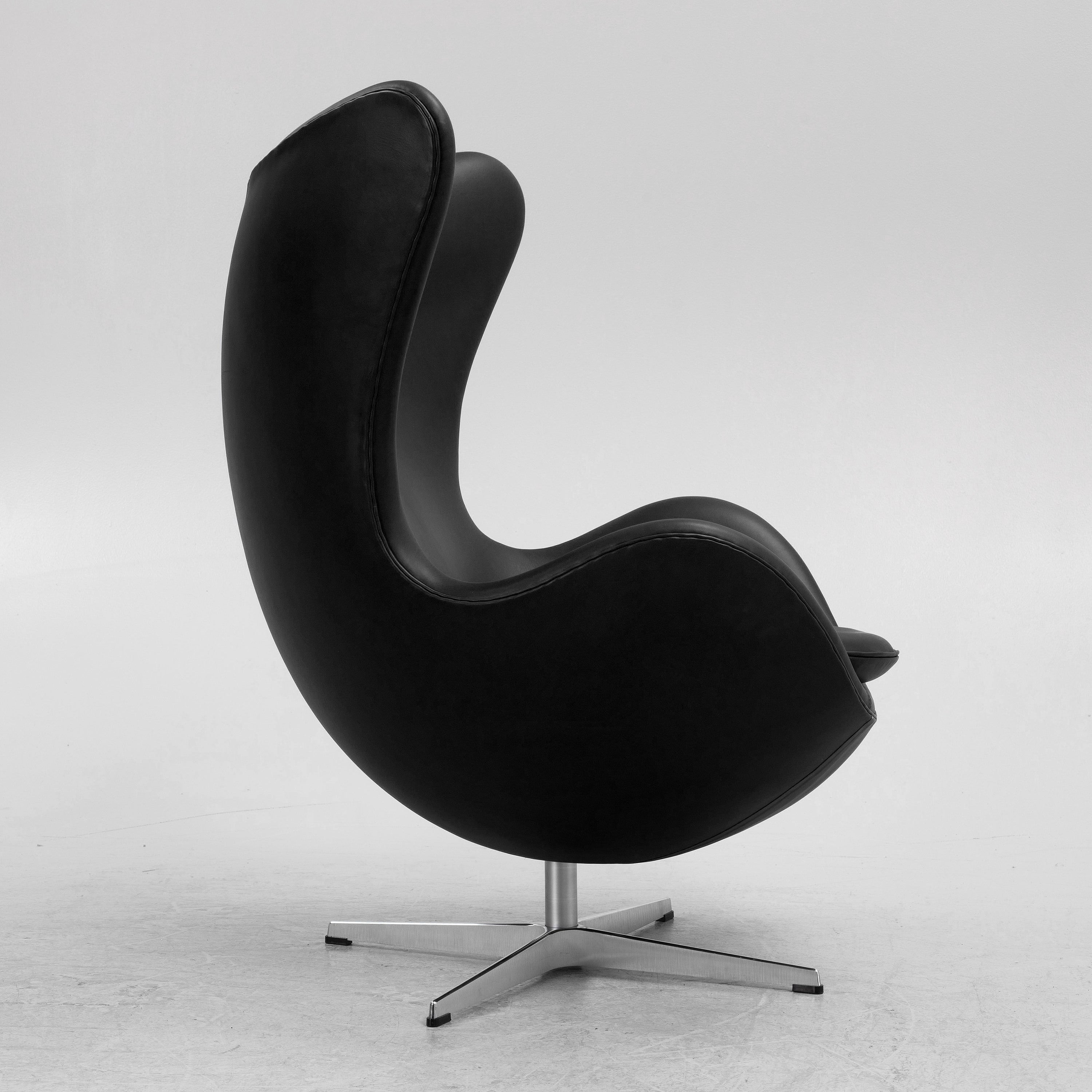 Arne Jacobsen Egg Chair for Fritz Hansen, Black Leather