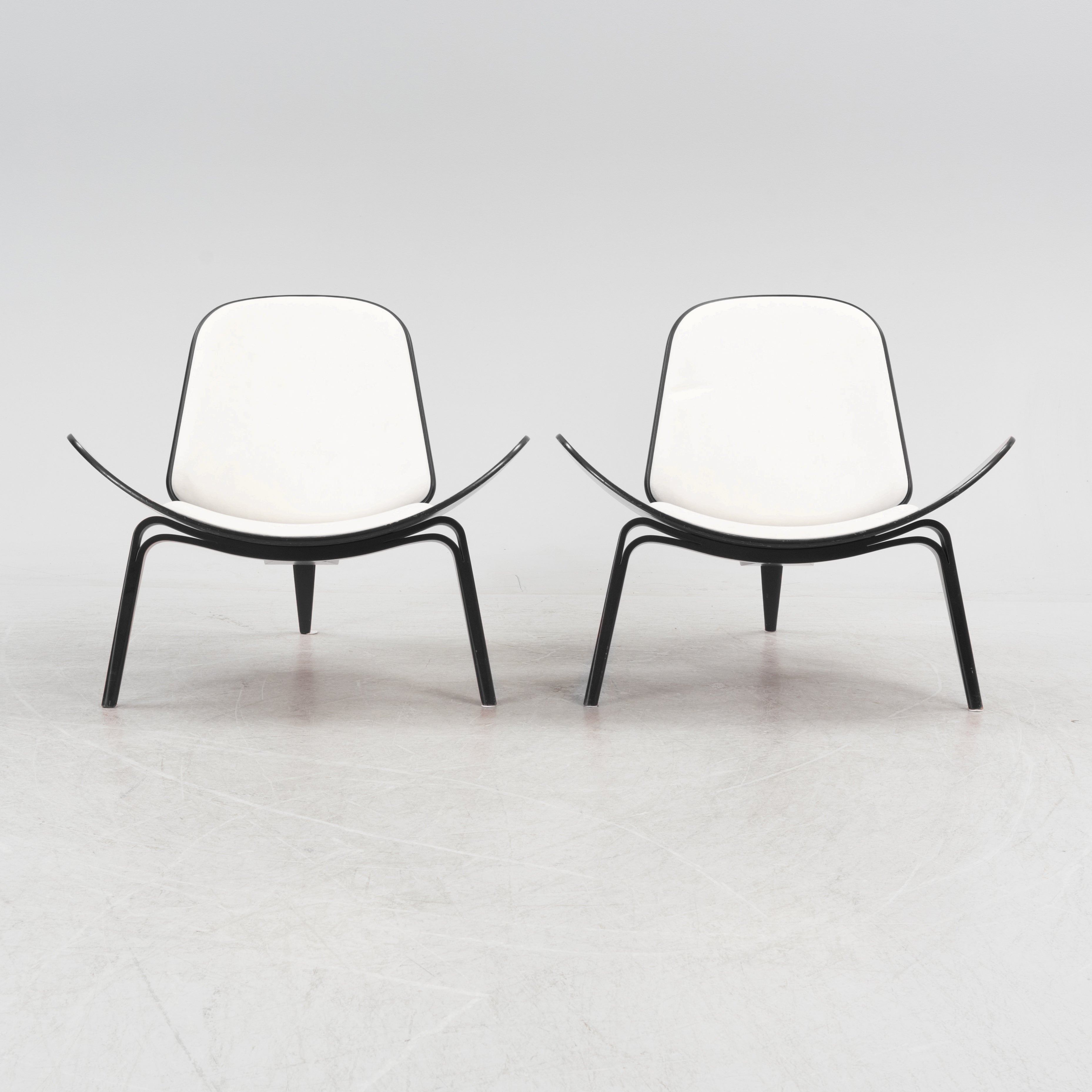 Hans J. Wegner CH07 Shell Lounge Chairs by Carl Hansen & Søn, Pair
