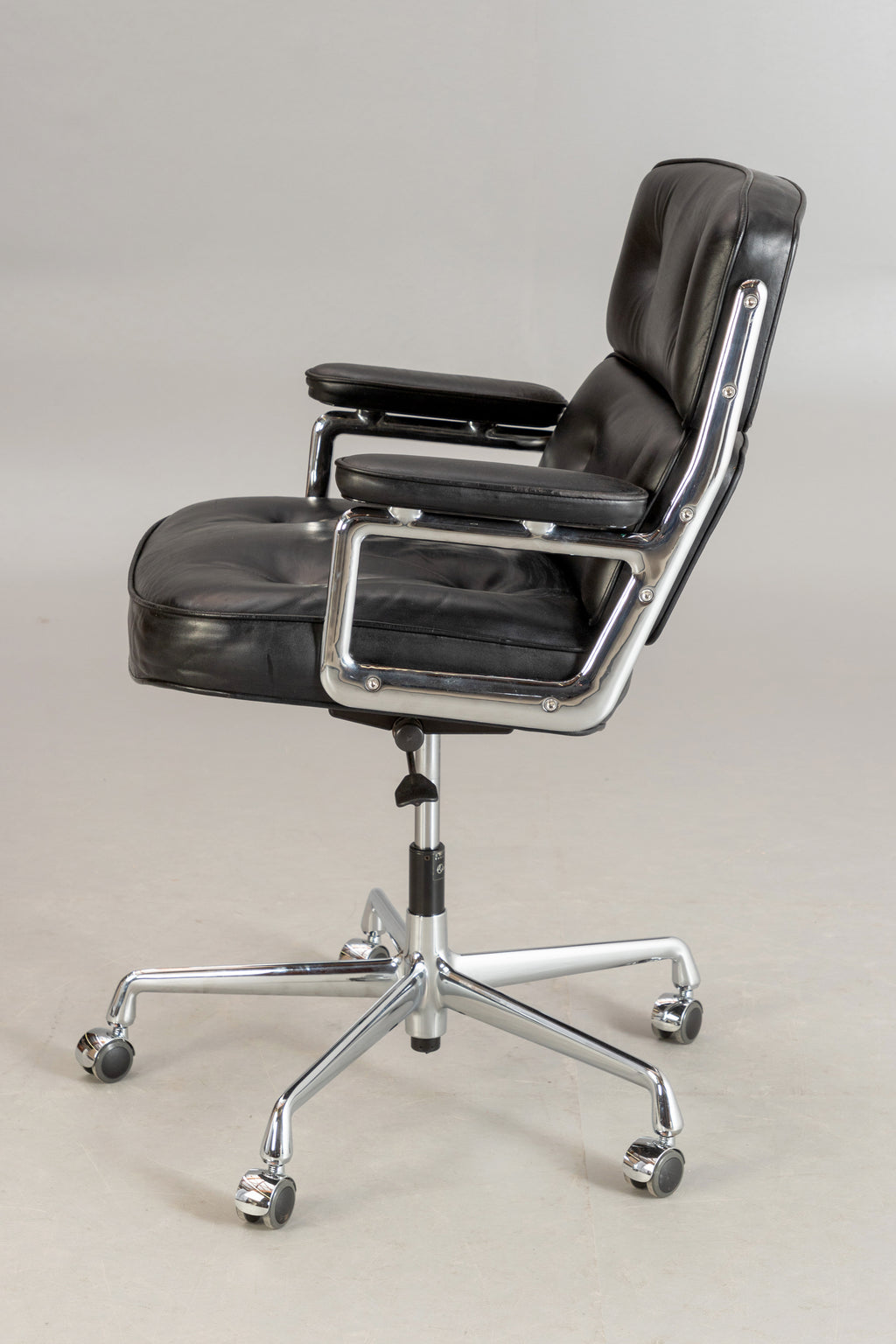 Charles & Ray Eames ES 104 Lobby Chair for Herman Miller