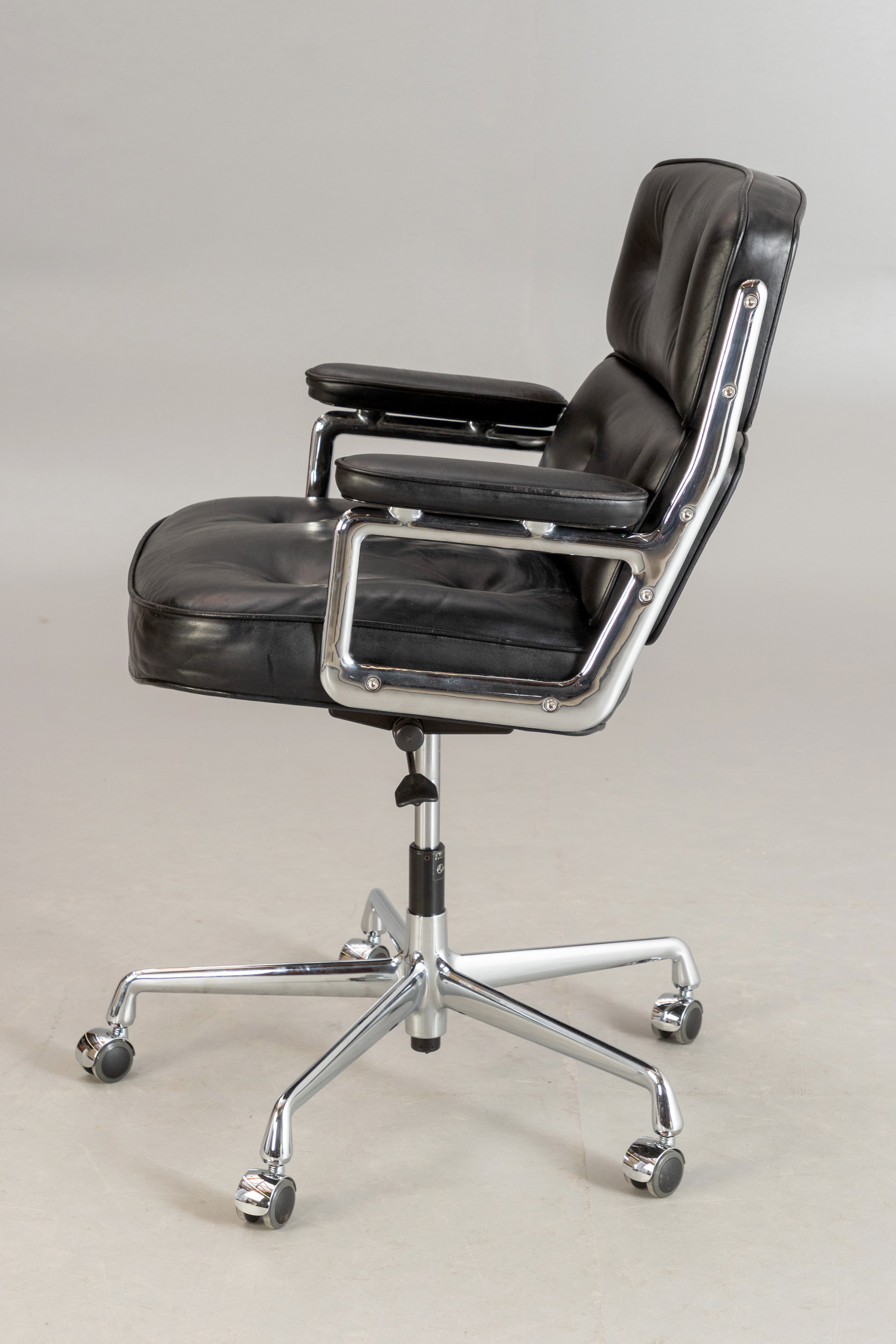 Charles & Ray Eames ES 104 Lobby Chair for Herman Miller