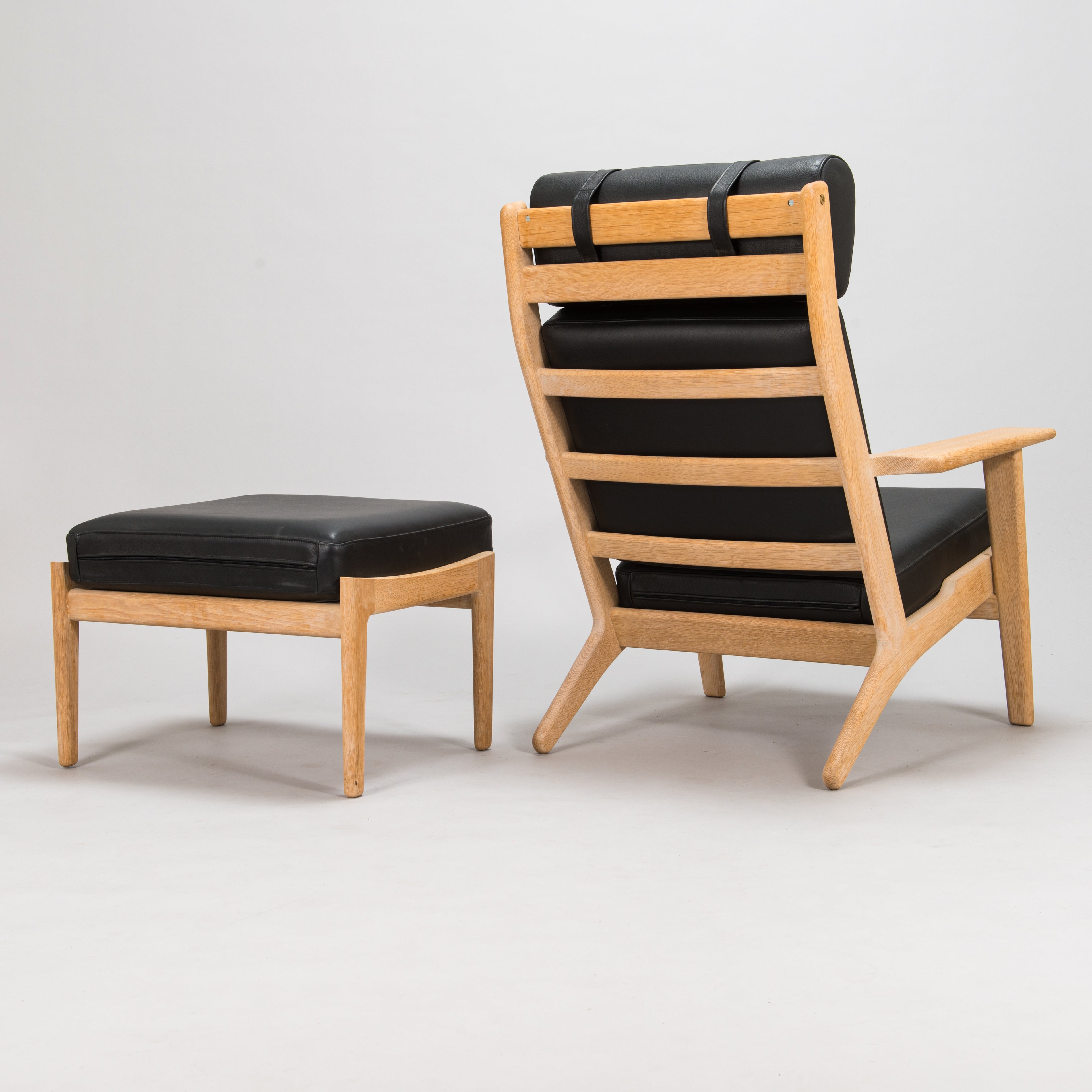 Hans J. Wegner GE-290A Lounge Chair and Ottoman for Getama in Black Leather