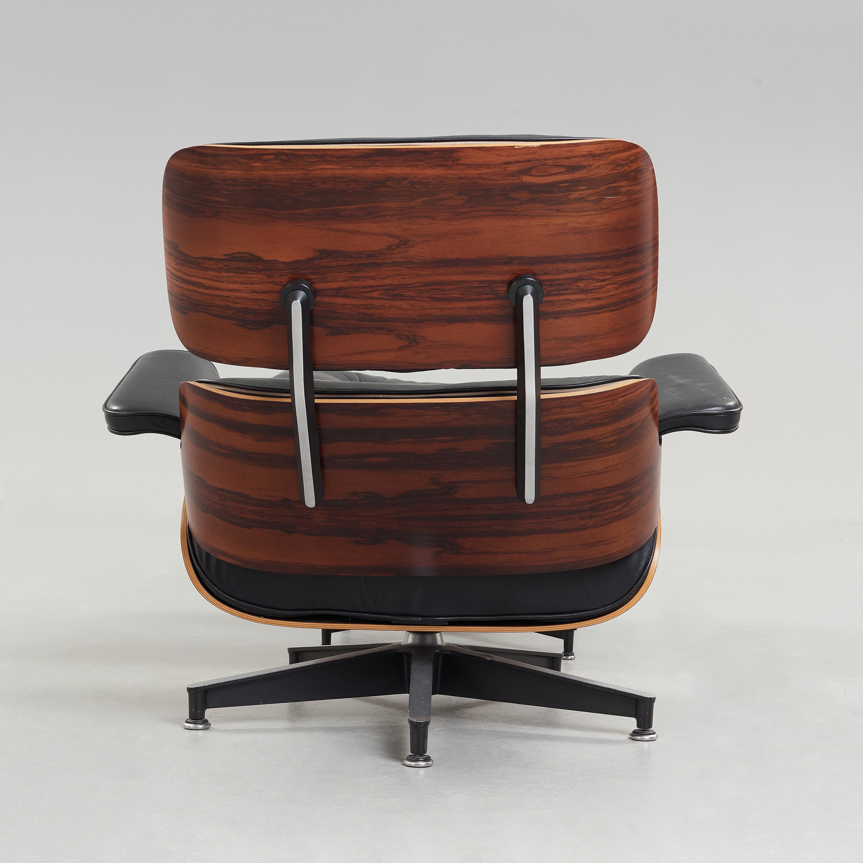 Charles & Ray Eames Lounge Chair and Ottoman for Herman Miller in Rosewood