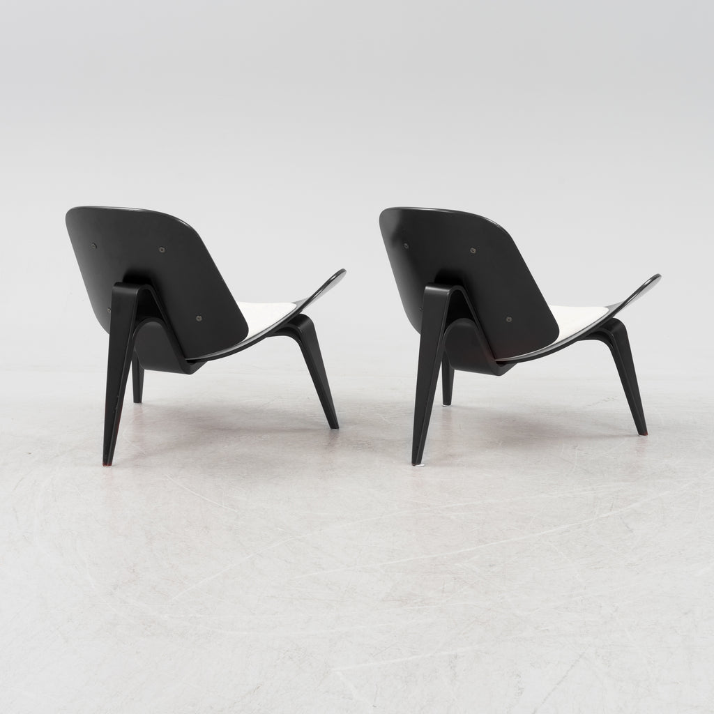 Hans J. Wegner CH07 Shell Chairs for Carl Hansen & Søn, Denmark, Pair