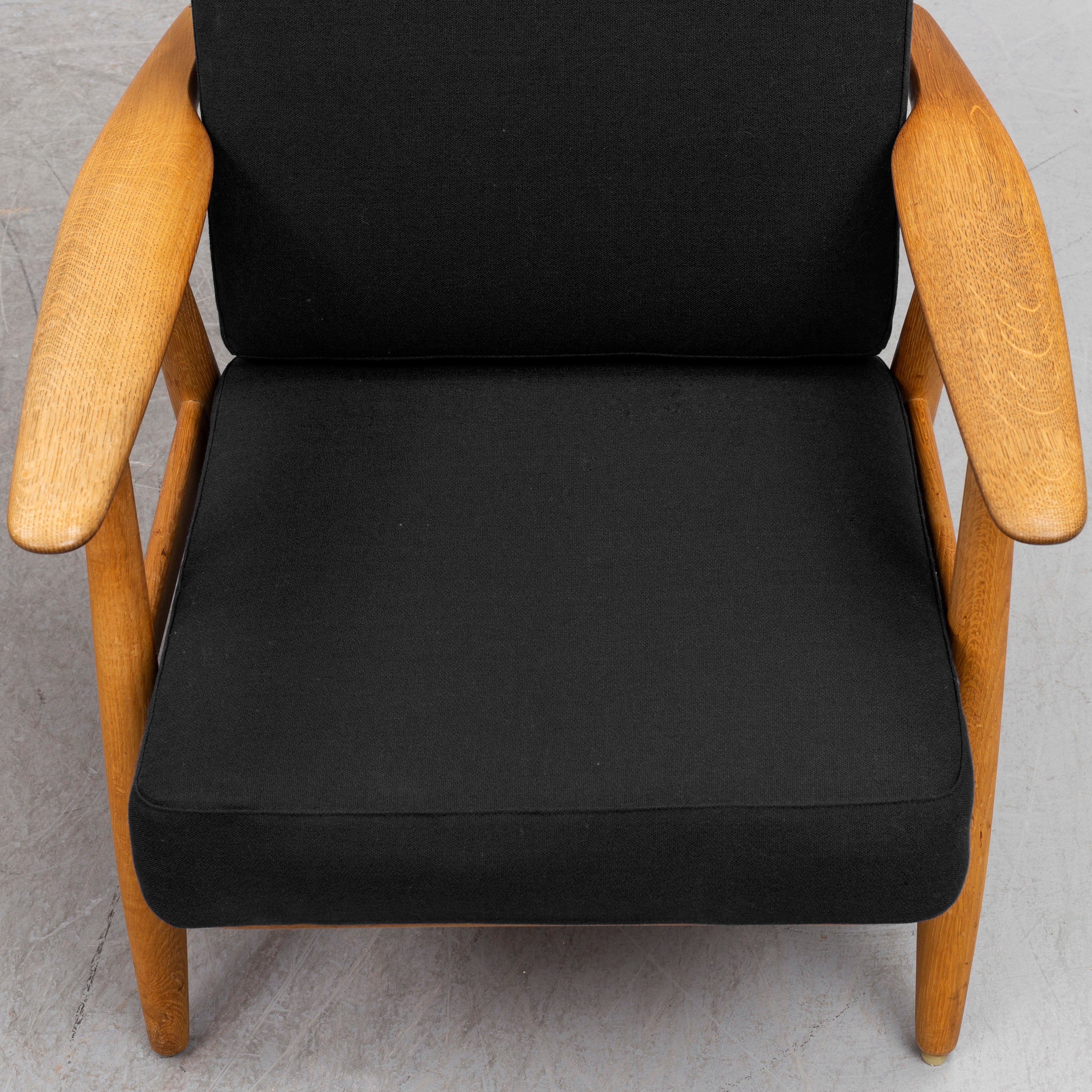 Hans J. Wegner GE-240 “Cigar” Armchairs for Getama, Denmark, Pair