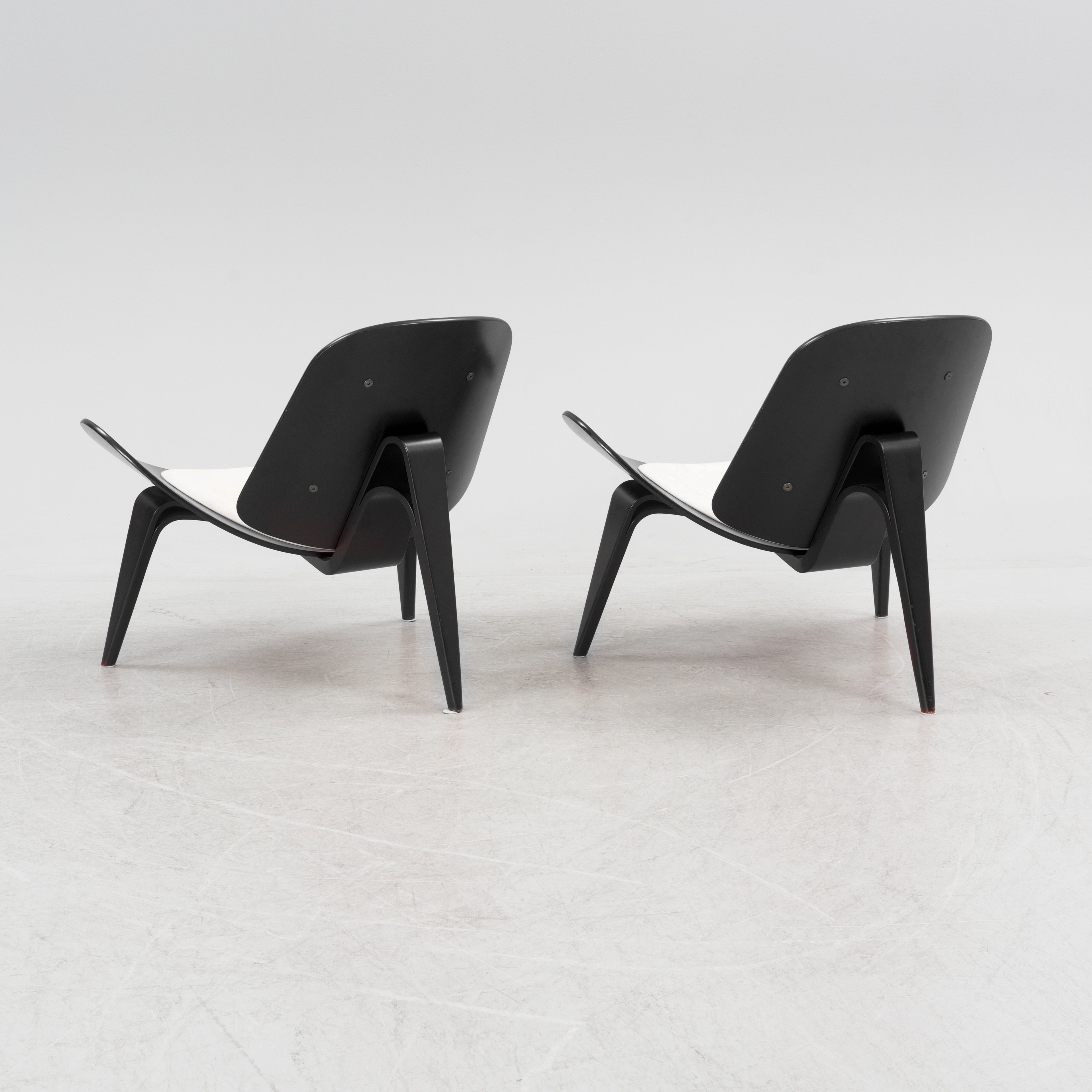 Hans J. Wegner CH07 Shell Chairs for Carl Hansen & Søn, Denmark, Pair