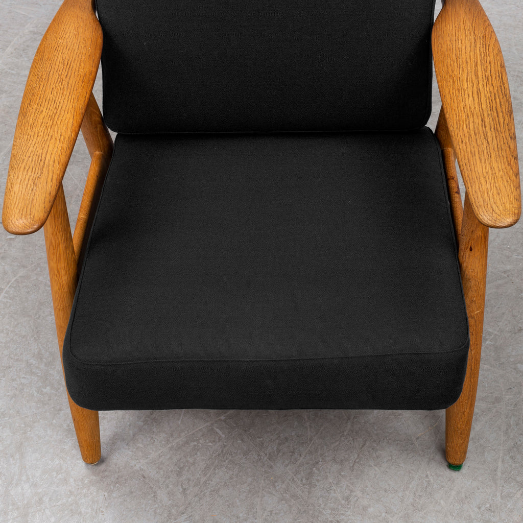 Hans J. Wegner GE-240 “Cigar” Armchairs for Getama, Denmark, Pair
