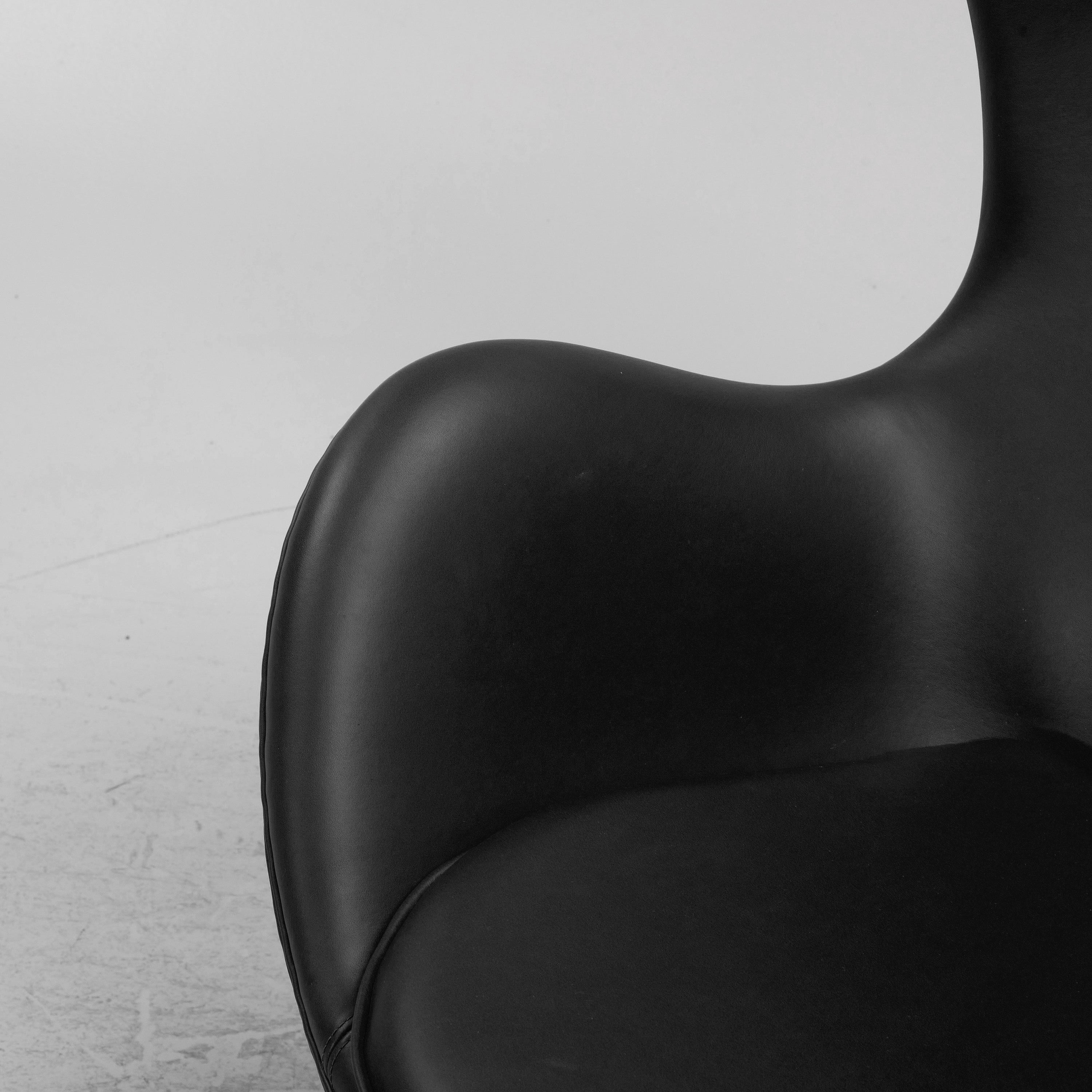 Arne Jacobsen Egg Chair for Fritz Hansen, Black Leather